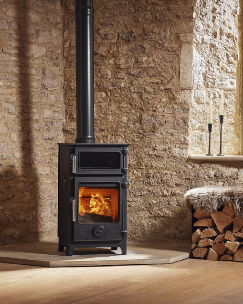 Dartmoor Baker 5 black stove with stainless steel handles in Cornwall home